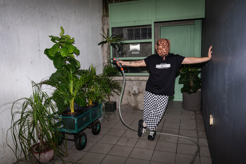 DAILY GRIND FLARE TSHIRT BLACK