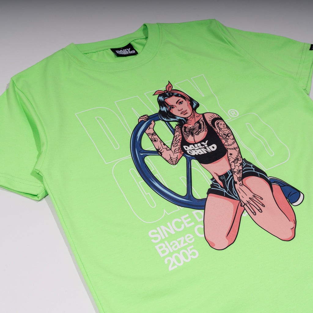 DAILY GRIND SPIN SISTER TSHIRT NEON GREEN