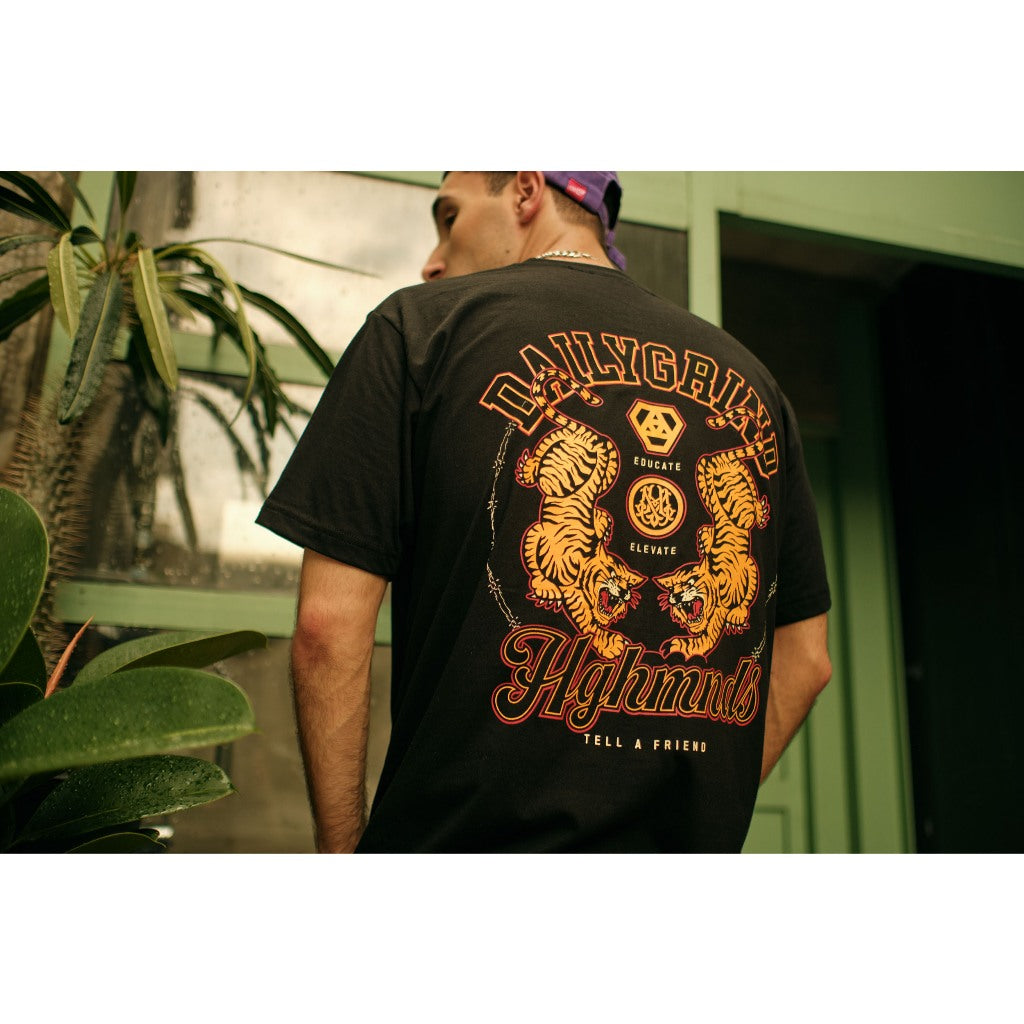 HGHMNDS X DAILYGRIND STEADFAST TSHIRT BLACK