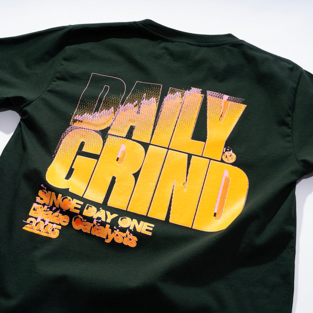 DAILY GRIND BLAZE DISPLAY TSHIRT MOSS GREEN