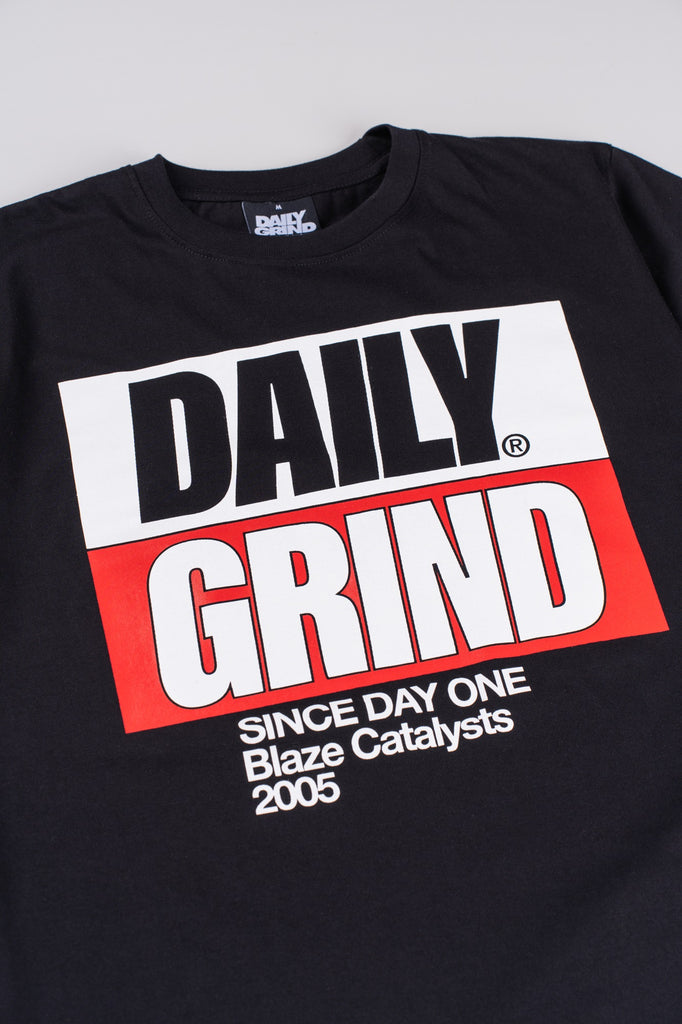 DAILY GRIND BLAZE DUO F TSHIRT BLACK