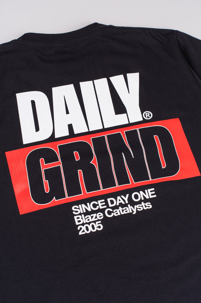 DAILY GRIND BLAZE DUO FB TSHIRT BLACK