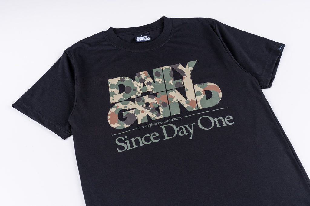 DAILY GRIND MAIN COVER TSHIRT BLACK/CAMOU