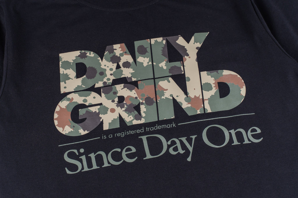 DAILY GRIND MAIN COVER TSHIRT BLACK/CAMOU