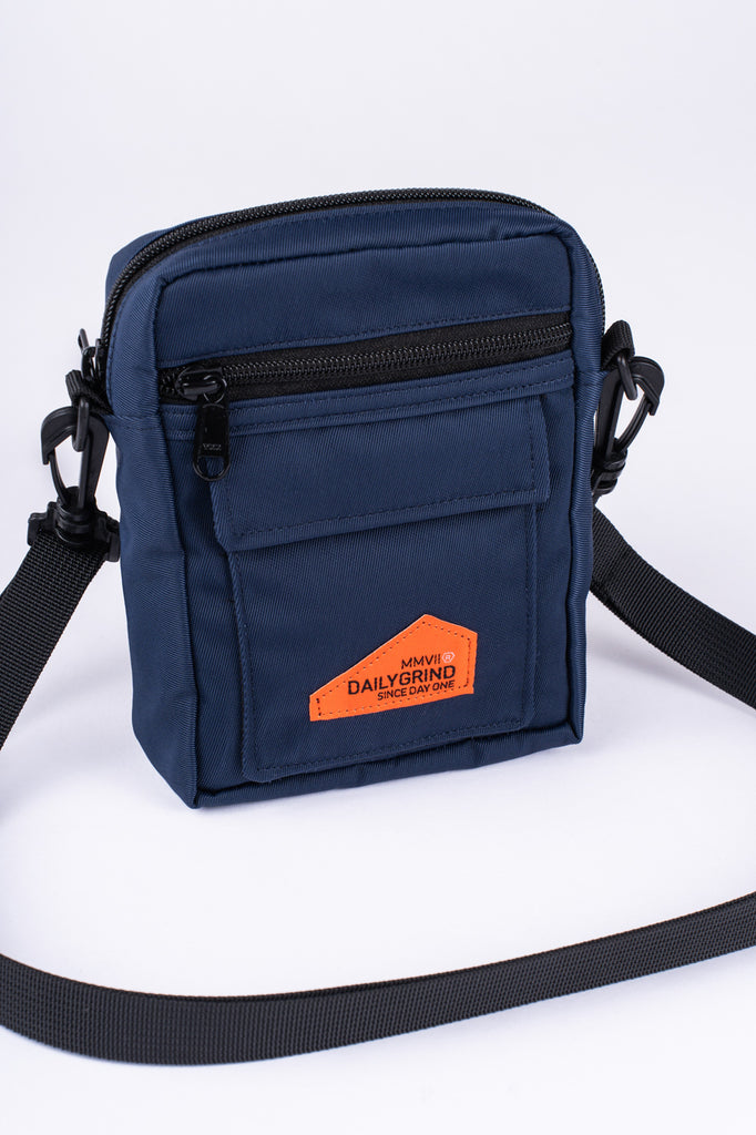 DAILY GRIND COMMUTE SLING BAG NAVY BLUE