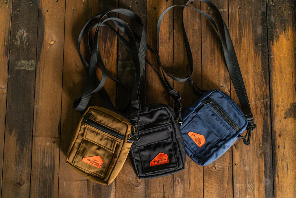 DAILY GRIND COMMUTE SLING BAG NAVY BLUE