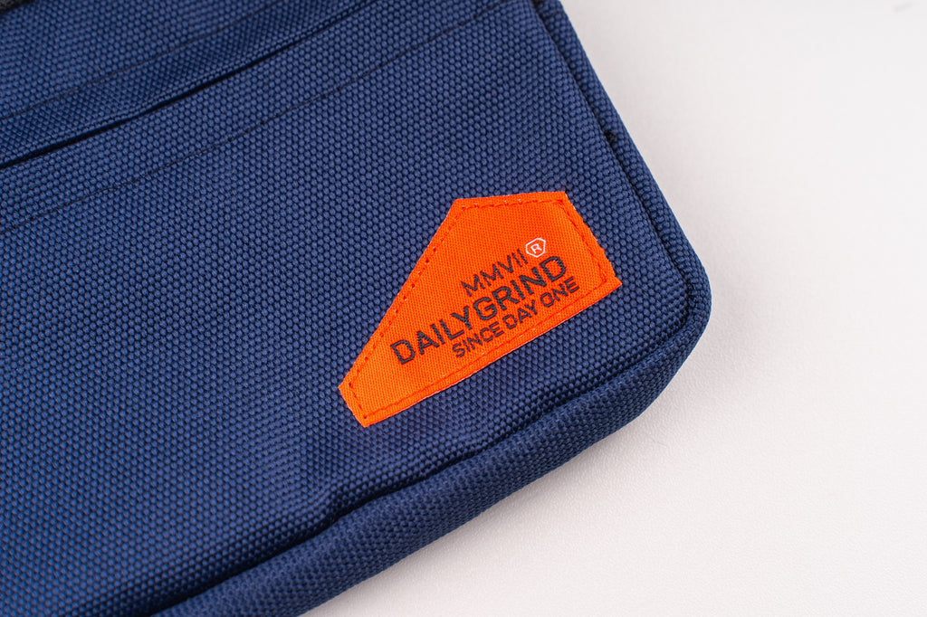 DAILY GRIND DAILY POUCH NAVY BLUE