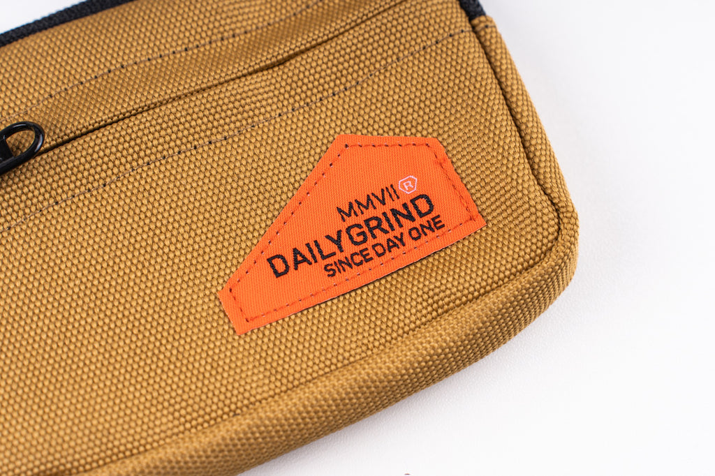 DAILY GRIND DAILY POUCH KHAKI