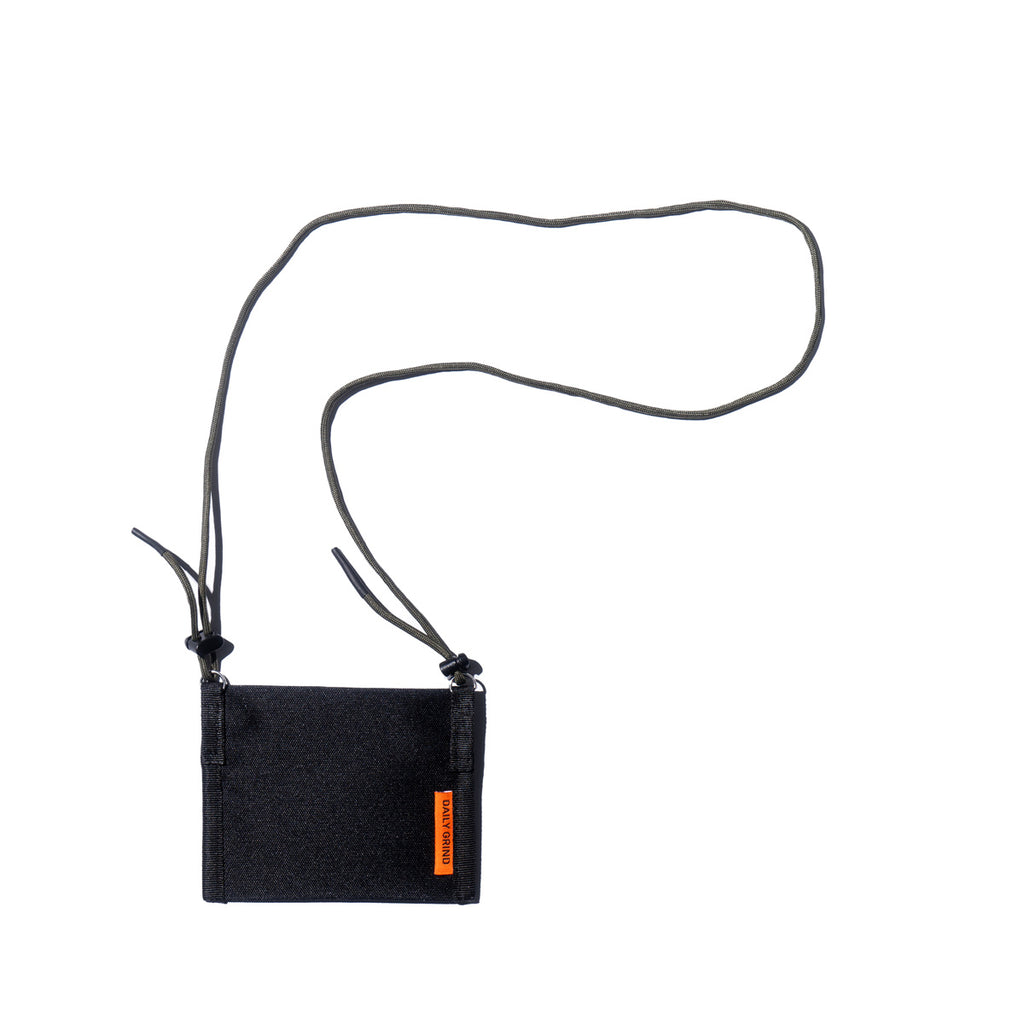 DAILY GRIND STRAP POUCH BLACK