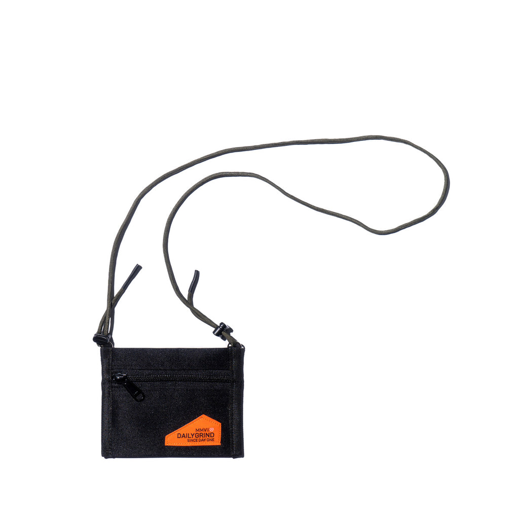 DAILY GRIND STRAP POUCH BLACK