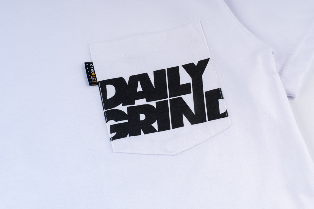 DAILY GRIND POCKET TEE SHEAR WHITE